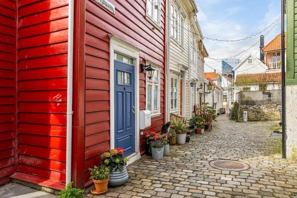 Villa Det Lille Rode Huset Ved Floibanen Bergen Exterior foto